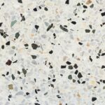 Beyaz zeminli zemine serilmiş gri ve beyaz terrazzo karolar