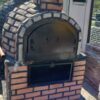 Dış mekan tuğla fırını, pizza, ekmek ve diğer fırınlanmış ürünler pişirmek için.