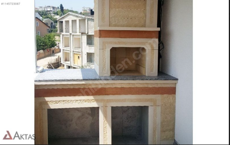 Aktaş Saccom Duvara Monte Şömine, beyaz tuğlalardan yapılmış, modern tasarımlı bir şöminedir.