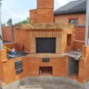 Taştan yapılmış bahçe barbeküsü