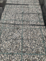 Doğal taş görünümüyle şık ve dayanıklı bir dış mekan zemin kaplama çözümü olan Hünerli Wash Beton Karo. 40x40 cm ebatında ve farklı renk seçenekleriyle mevcuttur.