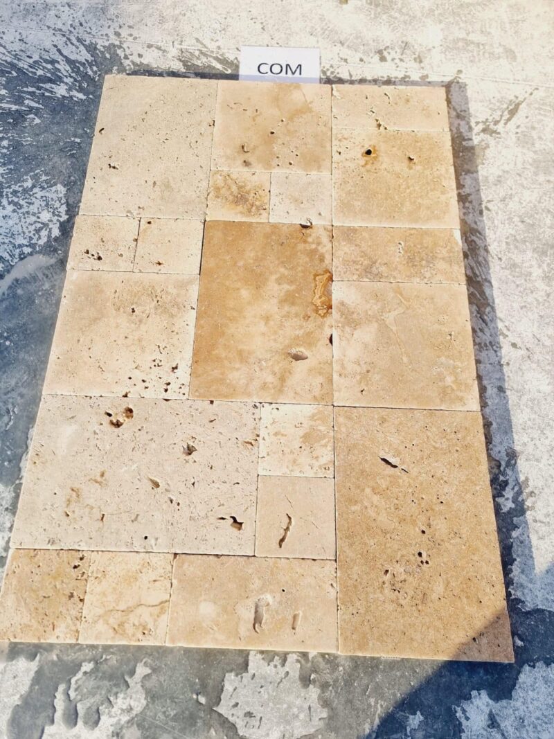 French pattern dizilimli bej eskitme traverten zemin kaplama taşı görseli.